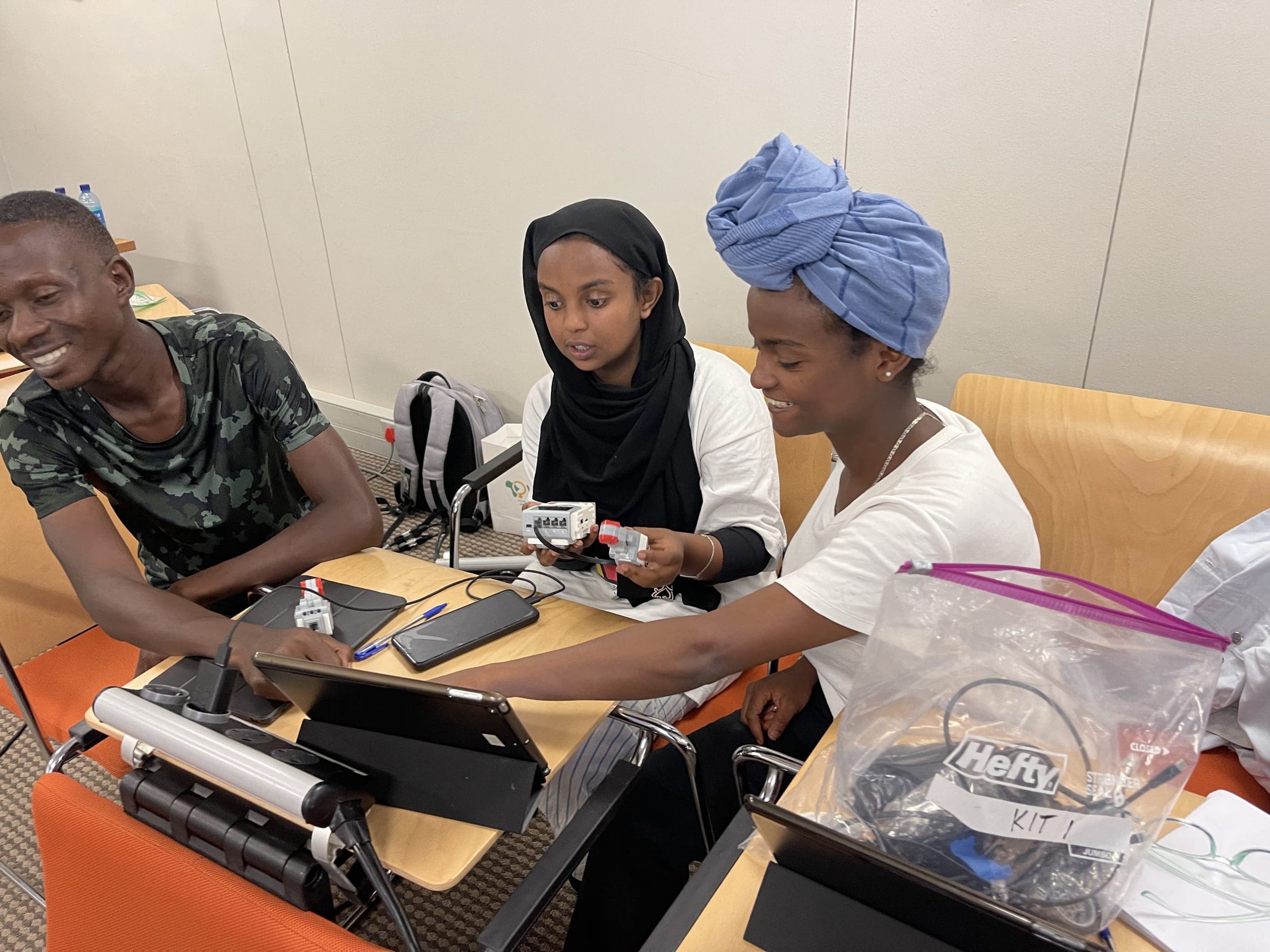 Hands-on Learning in Africa and its Challenges – WAAW Foundation