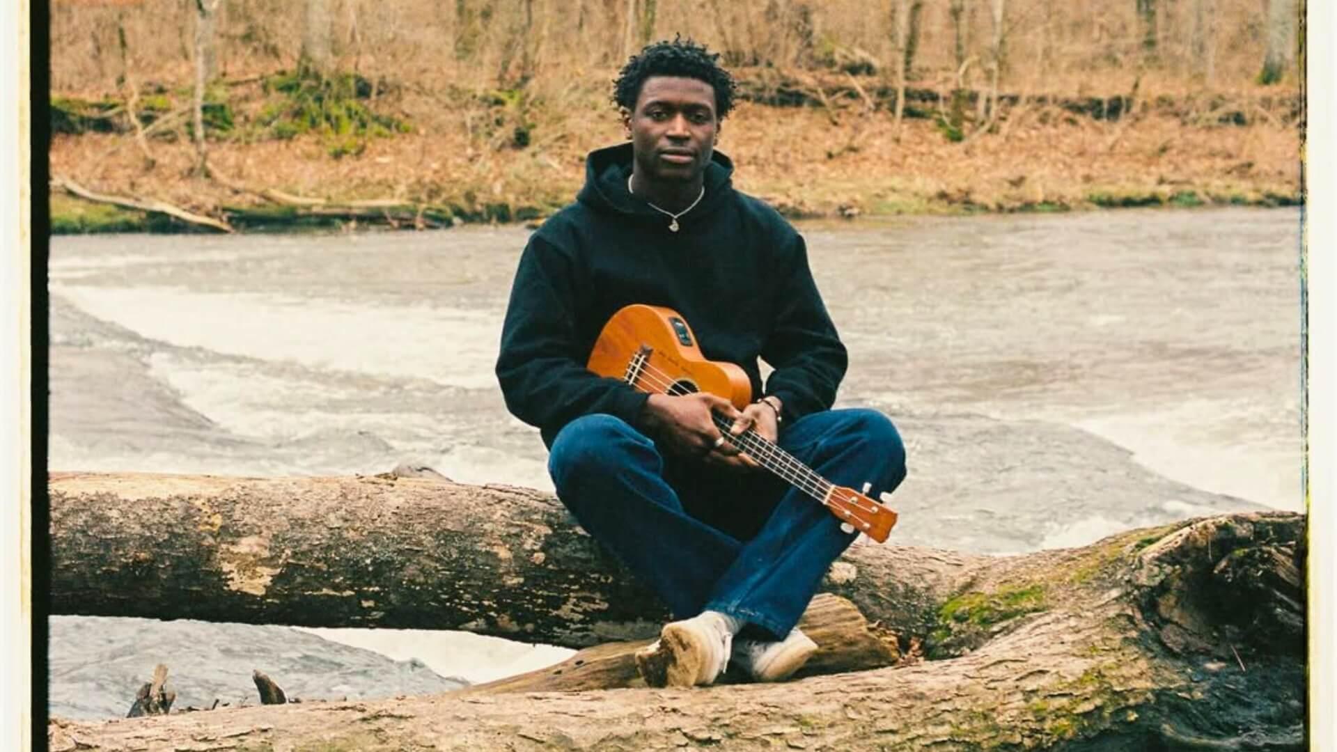 How Liberian Singer Mon Rovîa Went From Civil War Refugee to Global Folk Sensation